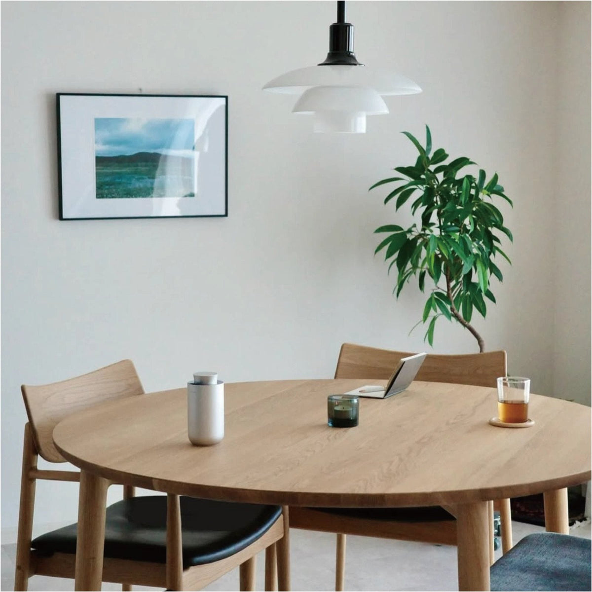 ダイニングに置いたCore Diffuser Mini H11